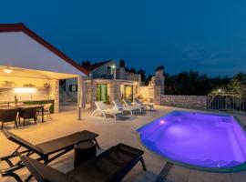 Villa Barbara - Olive Paradise, with chlorine-free pool, hotel with pools in Vela Luka