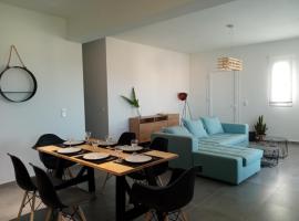 Seaside luxury apartment, holiday rental in Analipsi