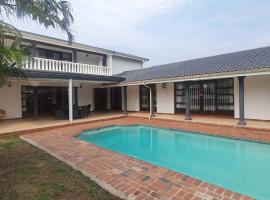 NoniSands Guesthouse, casa de huéspedes en Uvongo Beach