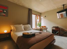 Mouco Hotel - Stay, Listen & Play, hotel in Porto