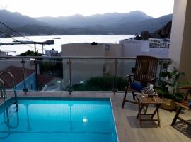 Sunset brand new luxury apt with pool & sea view, hotel mewah di Karpathos