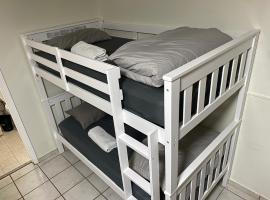 Single Size TOP Bunk Bed - Mixed Shared ROOM, hostelli Miamissa