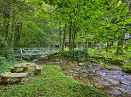 ‘The Chalet Retreat’ Outdoor Getaway Across Creek!