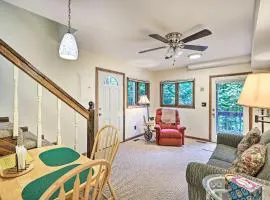 Cozy Roan Mountain Cabin with Private Balcony!