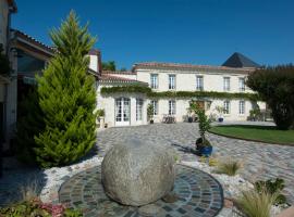 Domaine de Larchey & son restaurant - Bordeaux Sud, hotel u gradu Saint-Médard-dʼEyrans