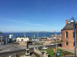 Beautiful Sea view, Entire 2 bed Apartment, Portrush centre West Strand BeachView