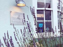 Whitecliff Guest House, hotel in Weymouth