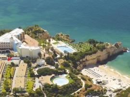 Pestana Porches Praia, huoneistohotelli kohteessa Lagoa