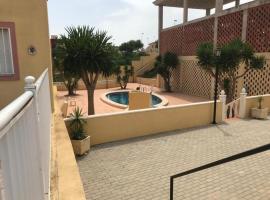 Amazing Villamartin House Sleeps 6 with Pool, rumah percutian di Villacosta