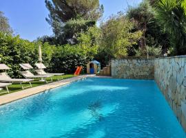 Villa de 2 chambres avec piscine privee jardin clos et wifi a La Turbie: La Turbie şehrinde bir otel