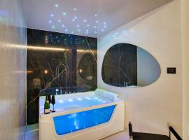 DISTINTO SUITE & ROOMS, hotel with jacuzzis in Lecce