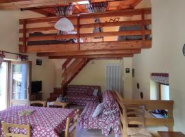 Casa Vacanze: Maison Des Gnomes, appart'hôtel à Challand Saint Anselme