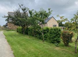 En Altitude, vacation home in Bazouges-la-Pérouse