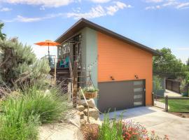 Stylish and Modern Boise Studio with Foothills Views!, alquiler vacacional en Boise