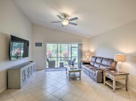 Viesnīca Bright and Airy Fort Myers Home with Pool Access! pilsētā Fort Myers Villas