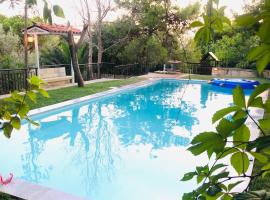 VILLA ELENI, hotel con tinas de hidromasaje en Anavyssos