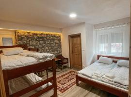 Riverside Guesthouse & Sauna, hotel v destinaci Vusanje