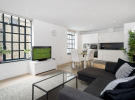 NEW! LUXURY! 2BEDR/3 BEDS/2,5BATH! COVENT GARDEN !, apartment in London