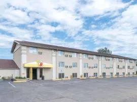 Super 8 by Wyndham Watertown