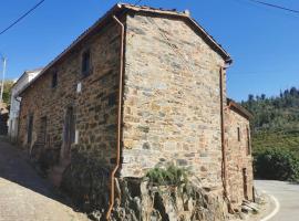 Casa do Linho 400 year old country cottage, family hotel in Oleiros