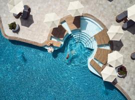 The Royal Blue a Luxury Beach Resort, viešbutis mieste Panormos