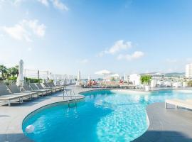 Typic Marina Playa - Adults Only, hotel near Ocean Beach Ibiza, San Antonio Bay