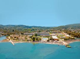 Messonghi Beach Holiday Resort: Moraitika şehrinde bir otel