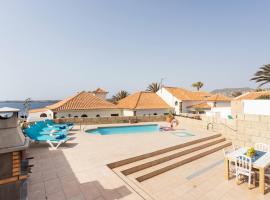Casa Higo - Private pool - Ocean View - BBQ - Terrace - Free Wifi - Child & Pet-Friendly - 3 bedrooms - 6 people, hotel in Poris de Abona