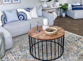 The Beach House at Seascape Steps from the Beach, Marina and Shops!, hotel in West Palm Beach