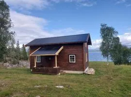 Villmarksgård, hytte ved vannet