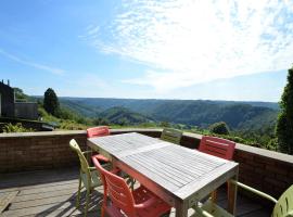 Cozy home with view and hottub, alquiler vacacional en Rochehaut