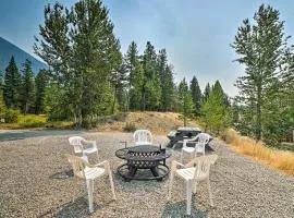 Wilderness Glamping Eureka Tiny Home with Hot Tub!