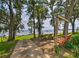 Welcoming Perdido Bay Home Less Than 1 Mile to Dock, holiday rental in Perdido Beach