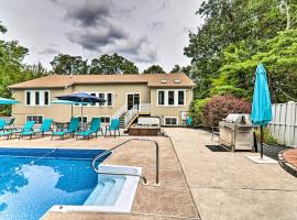 Poconos Paradise with Game Room and Private Pool!, hotel spa en East Stroudsburg