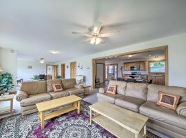 Spacious Bristol House with Deck and Harbor Views! – willa w mieście New Harbor