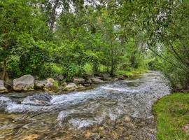 Central Creekfront Spearfish Apt by City Park, holiday rental in Spearfish