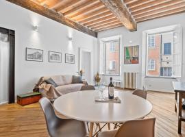 Palazzo della Pilotta Roomy and Quiet Flat