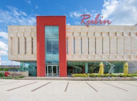 Hotel Rubin, отель в Лодзе, рядом находится Park on the Mill