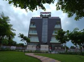 M K HOTEL AND RESTAURANT, apartamentų viešbutis mieste Didžioji Noida