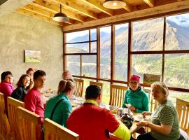Old Hunza inn, hotel u gradu Hunza