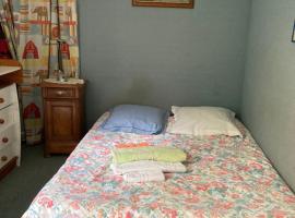 CHAMBRE CHEZ L'HABITANT NOISIEL, hotel v destinaci Noisiel