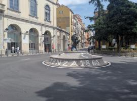 ESSENTIAL ROOM & PARKING in Centro Città con Parcheggio Privato e WIFI, casa de hóspedes em Potenza