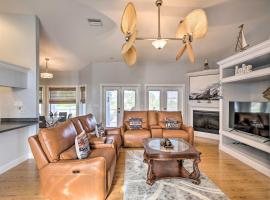 Lakefront Cape Coral Getaway with Furnished Lanai!, Ferienhaus in Cape Coral
