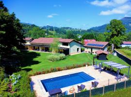 Complejo Turístico Les Cotolles, hotel in Cangas de Onís