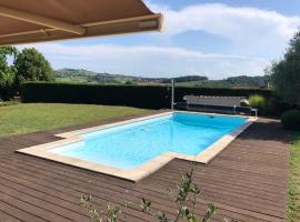 Magnifique Villa avec piscine, hotel in Gleizé