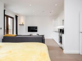 Luxury Studio Apartment St Albans - Free Parking with Amaryllis Apartments, luksushotell sihtkohas St Albans