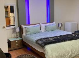 Made Guest House, B&B in Sandton