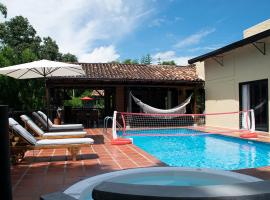 Fincas Panaca H10 - Luxury Villa with Pool & Jacuzzi, hotel em Quimbaya
