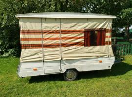 Retro Vouwwagen, kamp s luksuznim šatorima u gradu 'Tynaarlo'