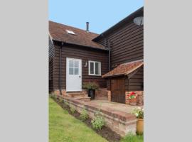 Immaculate barn annexe close to Stansted Airport โรงแรมในเกรทดันโมว์